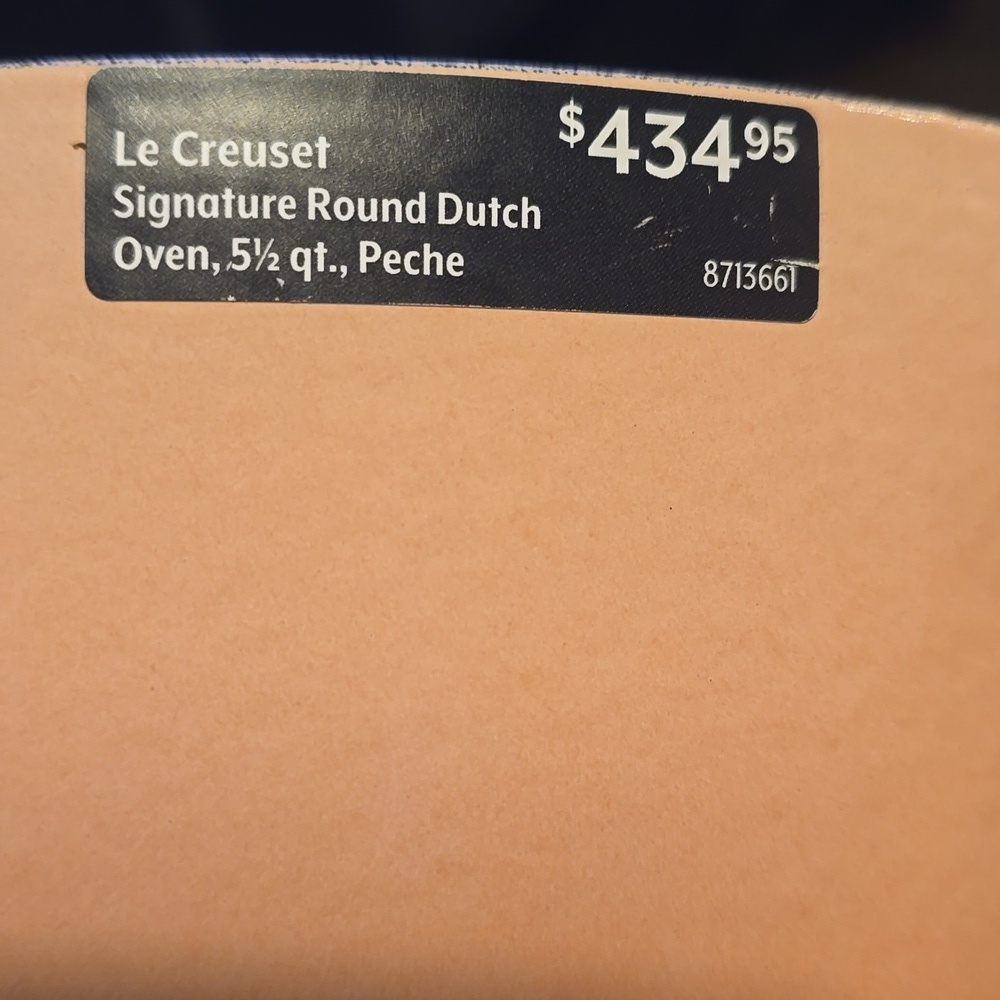 Le Creuset Signature Round Dutch Oven, 5.5 Qt., Color Pêche, Retail $434.95 USD - Picture 14 of 16